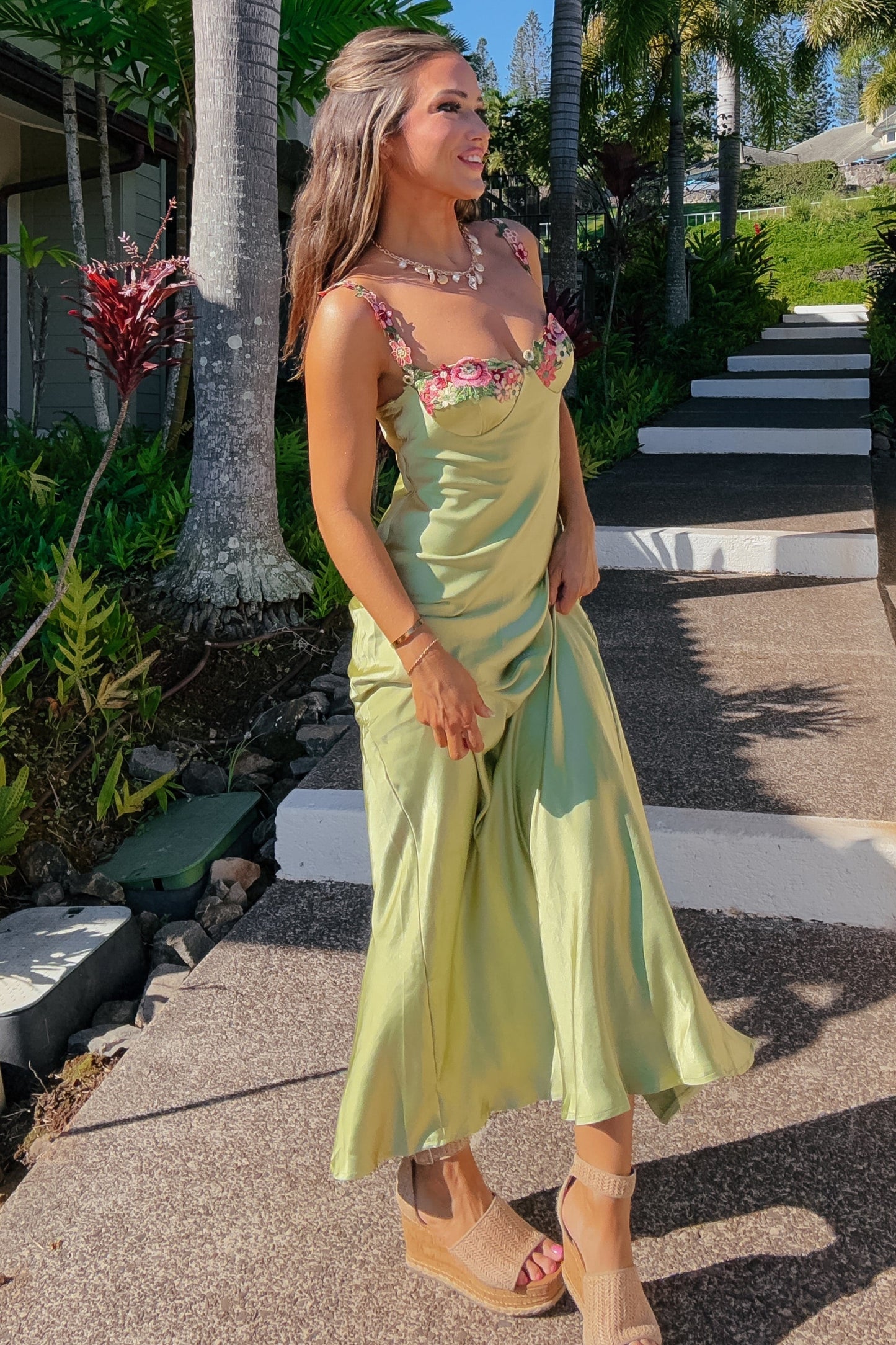A Hui Hou Green Satin Floral Stitch Detail Maxi Dress