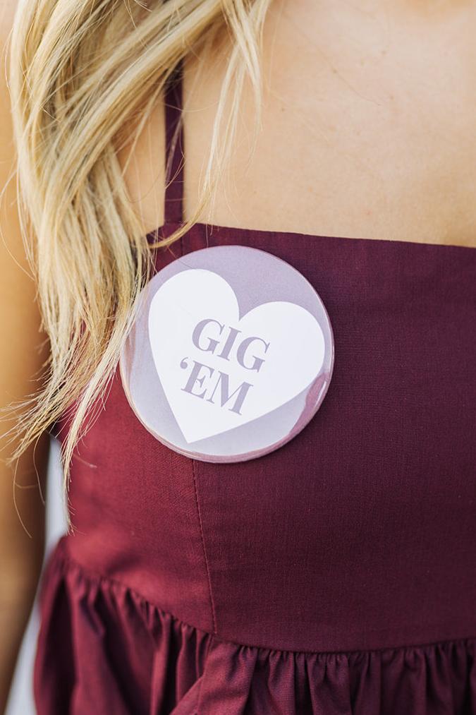 Gig 'Em Pin